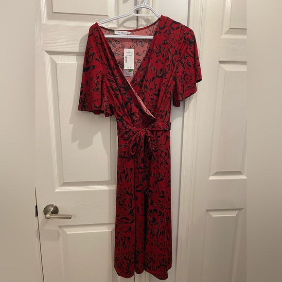 Beautiful red printed rickis wrap dress - Picture 2 of 6